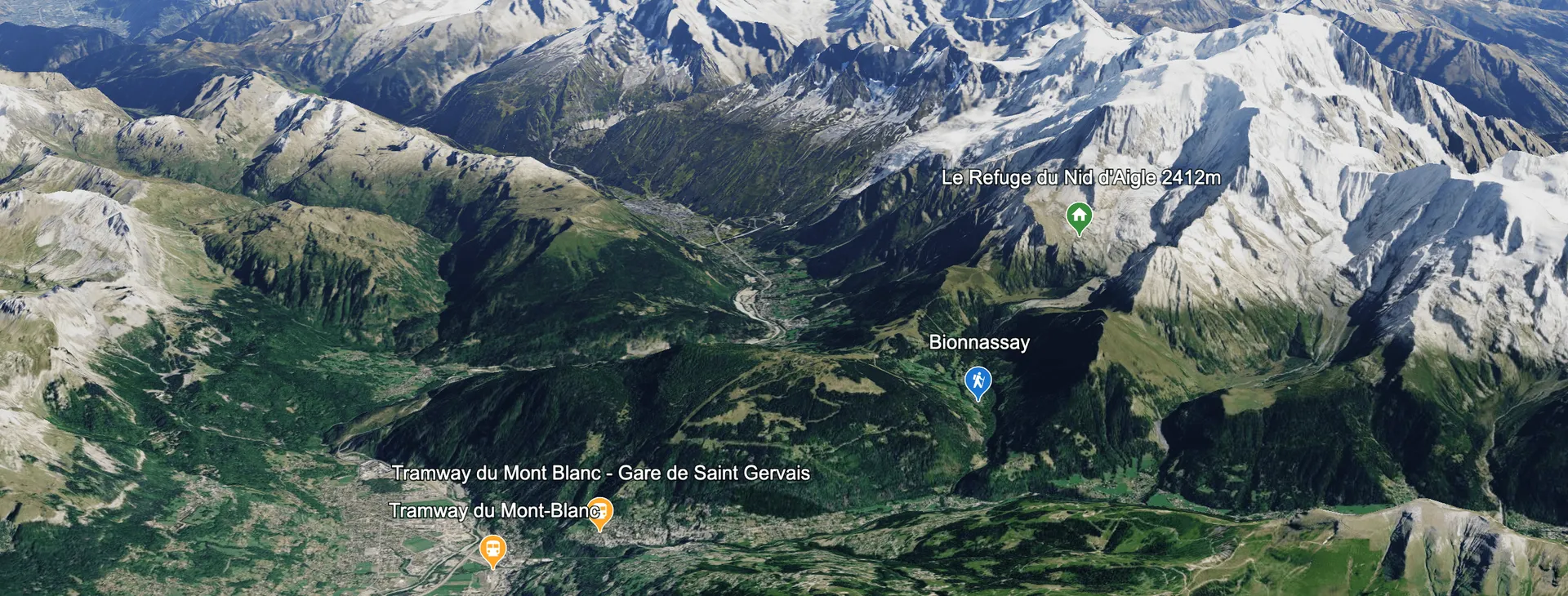 Vue aérienne 3D de la vallée de Saint-Gervais jusqu'au Refuge du Nid d'Aigle